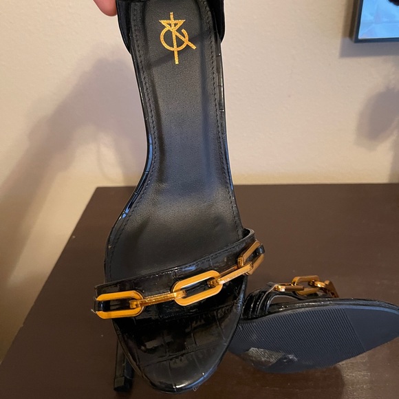 Black heeled sandals with chain front - Picture 7 of 7